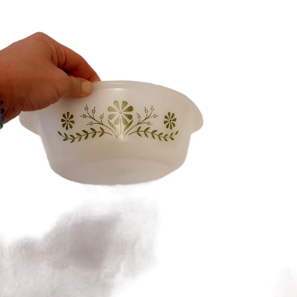 Glasbake Daisy Casserole Dish Bowl 8.5". Condition